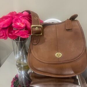 Vintage coach crescent bag in color tabac